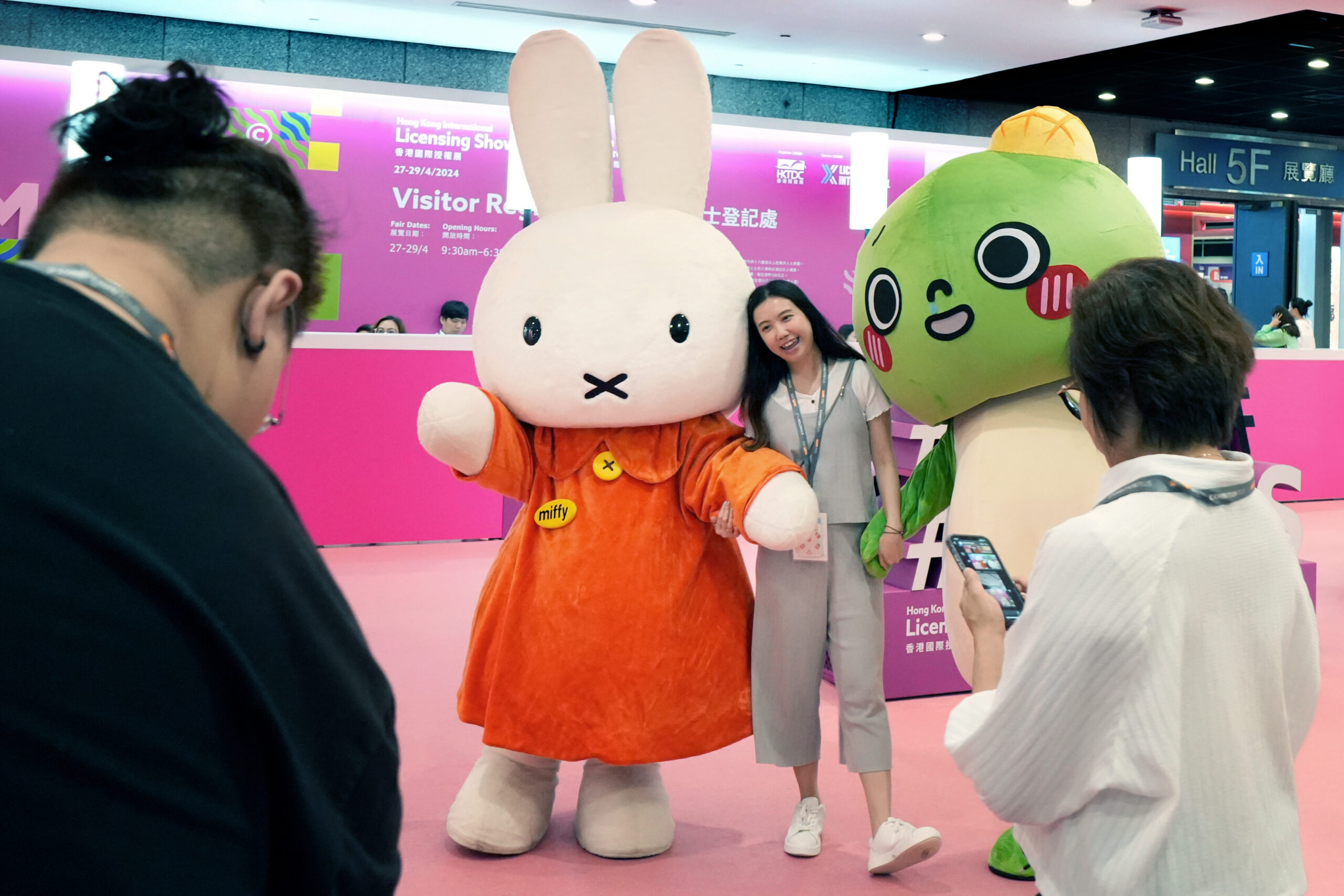 Happy photoshoot with lovely cartoon mascots at the Licensing Show!